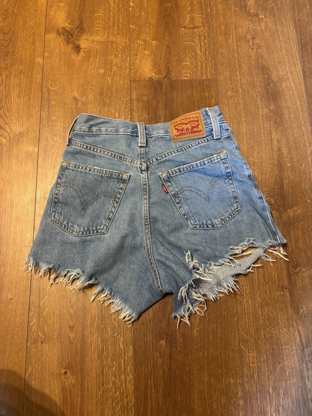 Levi's Jeans: Short jean Levis – Usato da St-Saphorin-Lavaux venduto da cin_c6cy 1