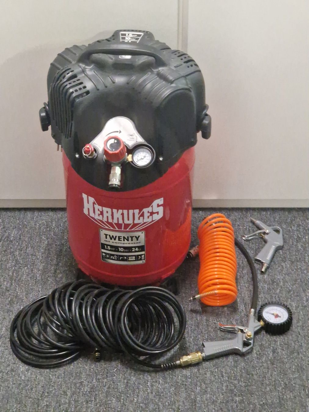 Compressori: Oelfreier Druckluftkompressor mit Zubehör – Usato da Cham venduto da Dave63