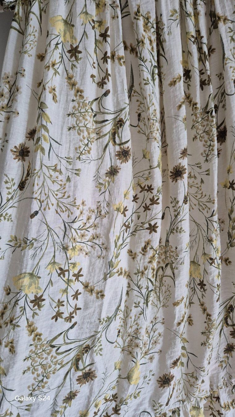 Primark Robes: Blumiges Kleid mit gesmoktem Oberteil – Neuf (Voir description) à Aarau par LtotheE 2