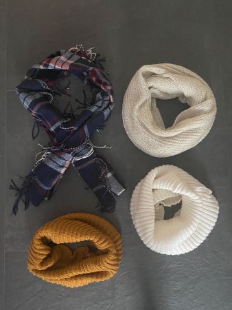 4 Stk. Schals/Loups wie neu