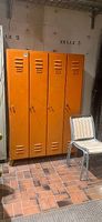 Alter Garderobenschrank
