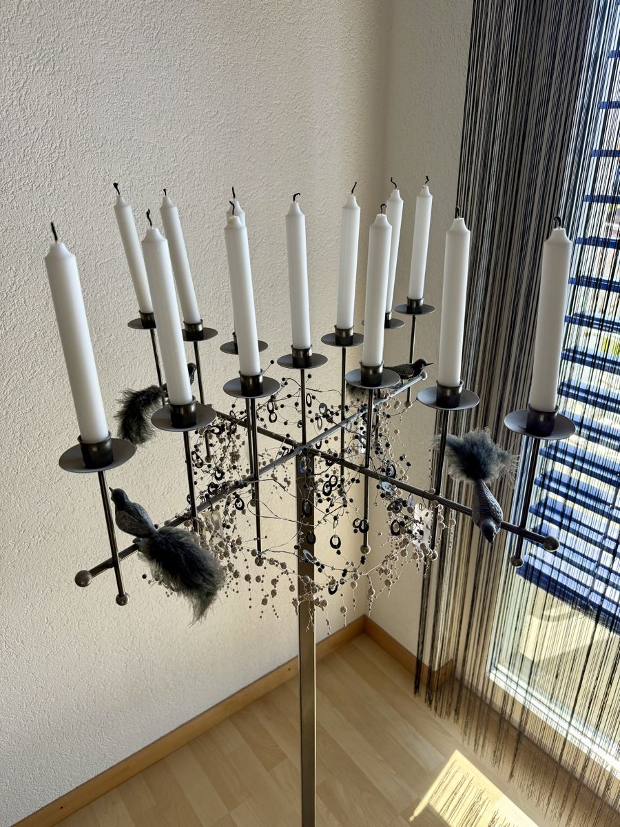 Portacandele: Grosser Kerzenständer mit Kerzen – Usato da Münsingen venduto da energystar15 2
