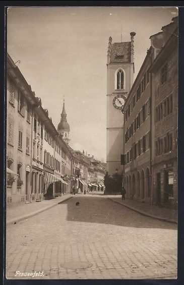 Cartes postales: Frauenfeld, Strassenpartie mit Uhrturm – D'occasion à Berlin par bartko-reher
