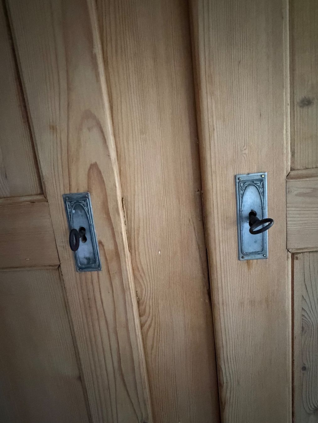 Armadi: Ancienne armoire en bois – Usato da Lausanne venduto da jeremy.brue 6