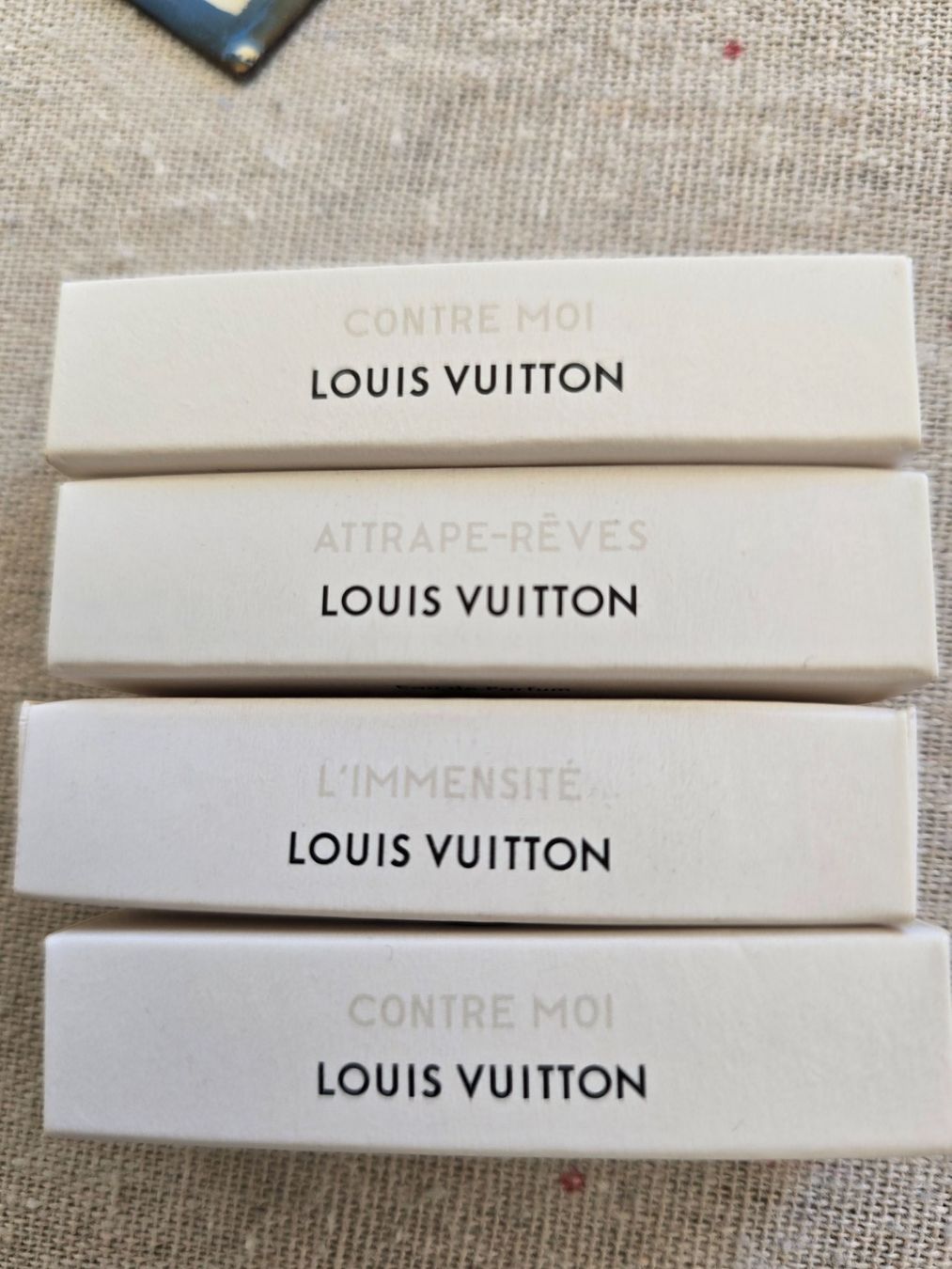 Louis Vuitton Profumi & Eau de Toilette: Louis Vuitton Eau de Parfum 2ml. 4 Stück – Nuovo e nell'imballaggio originale da Bottmingen venduto da sandy_2