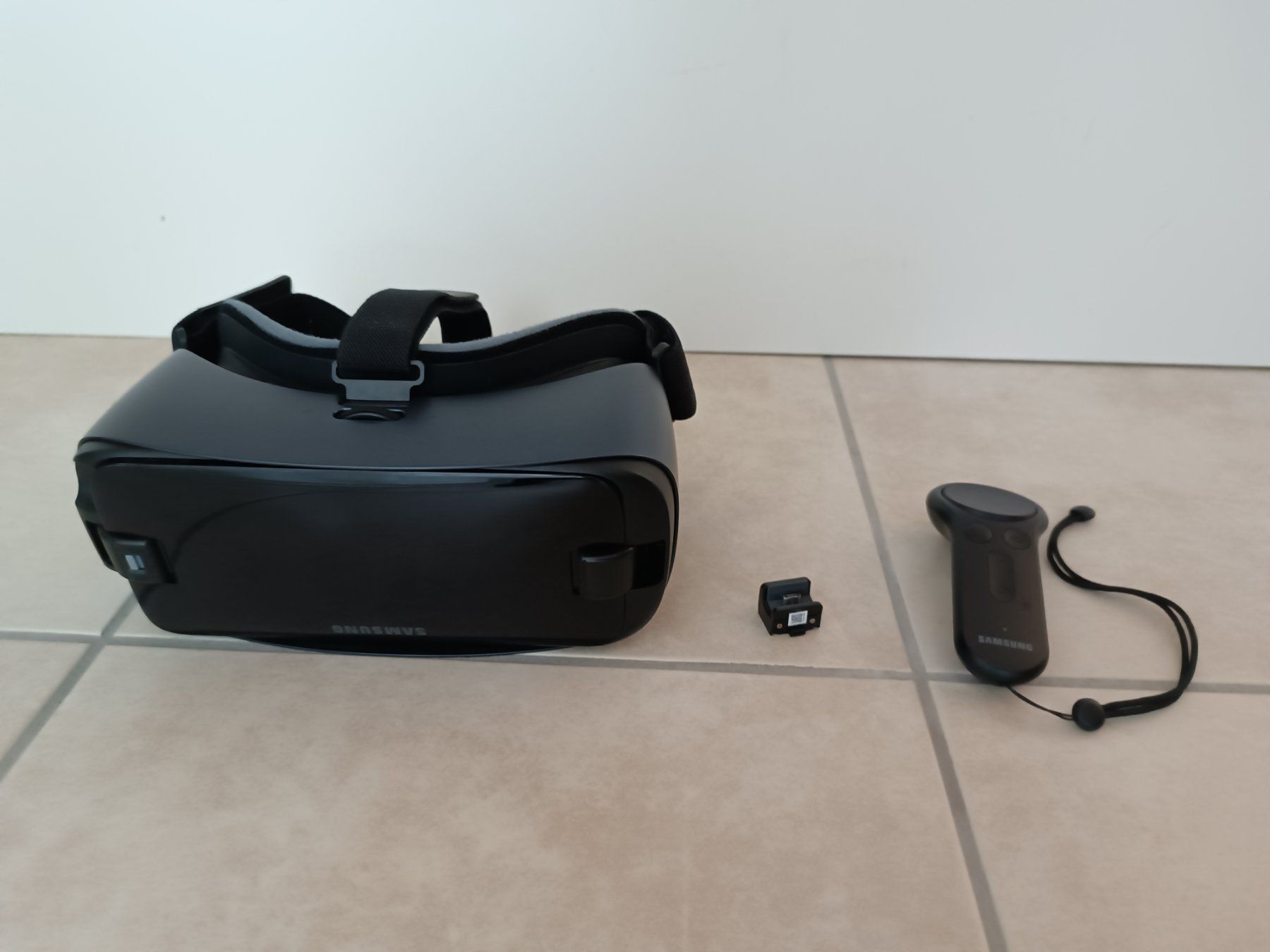 Samsung Casco VR: Samsung Gear VR Brille mit Controller – Usato da Rebstein venduto da dschiguli 5