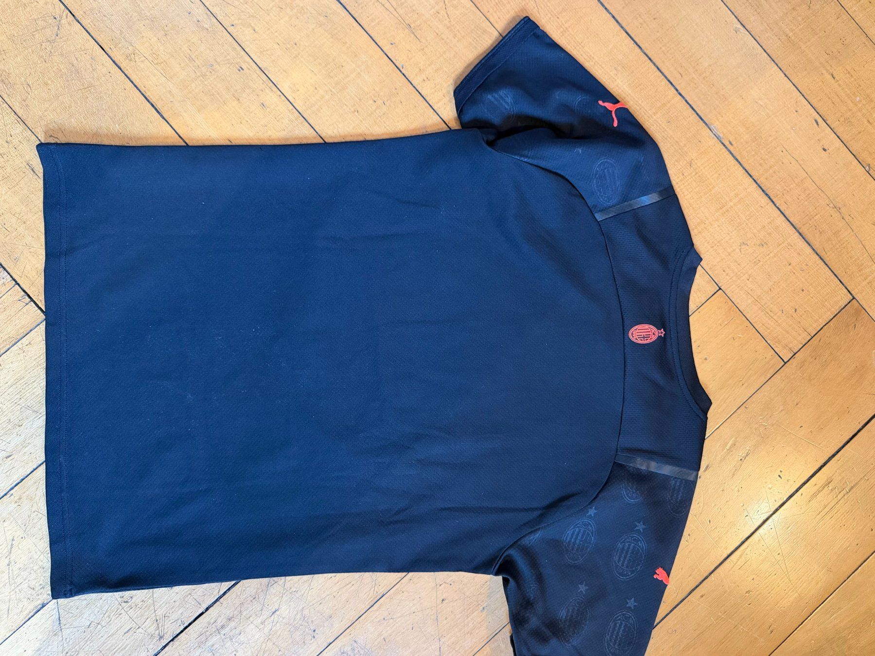 Canottiere & Pantaloni: Maillot AC Milan Puma bleu marine – Usato da Genève venduto da rij_7zrr 2