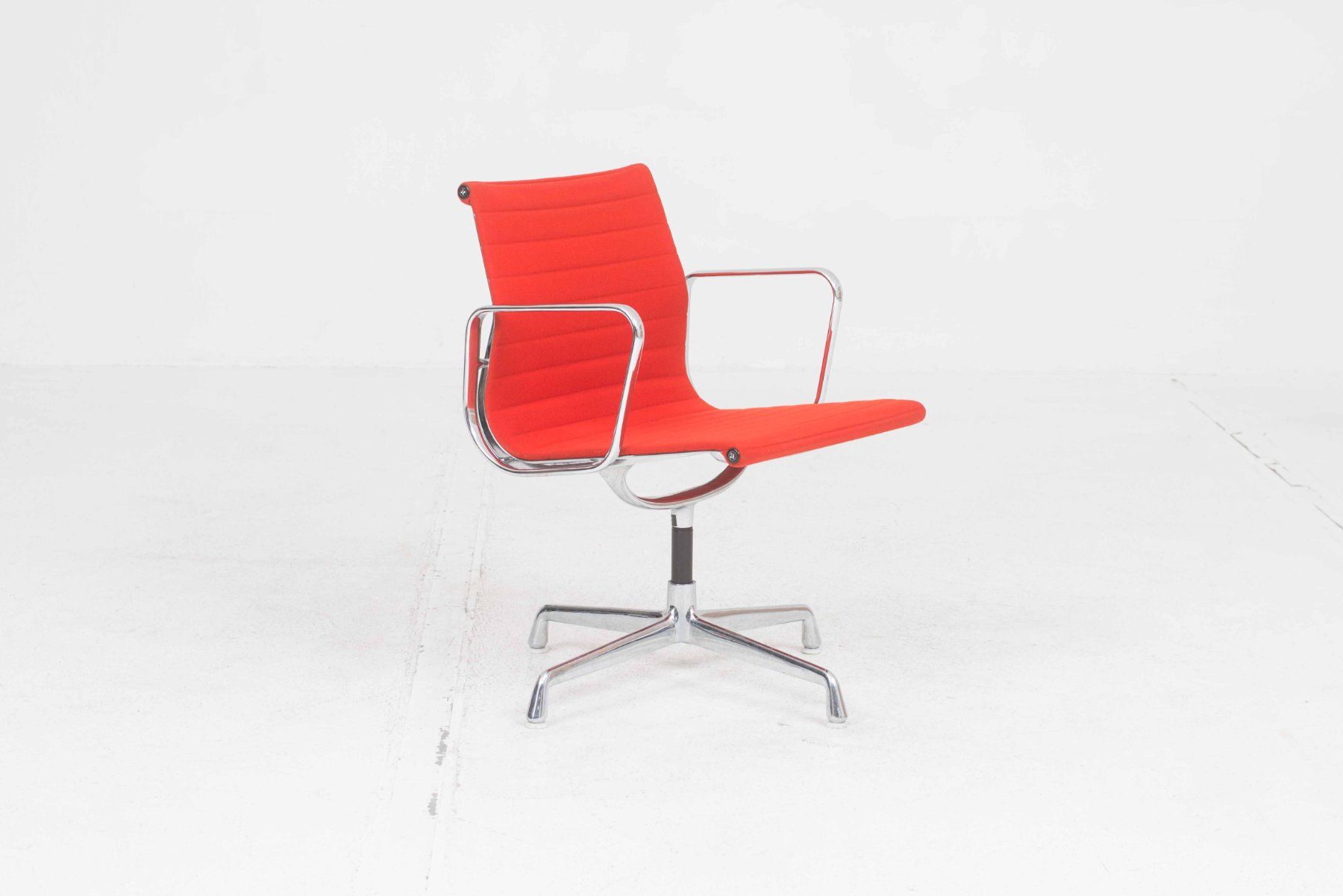Vitra Sedie: Vitra EA 108 Bürostuhl von Eames in rotem Hopsak – Usato da Zürich venduto da STUZH38 1