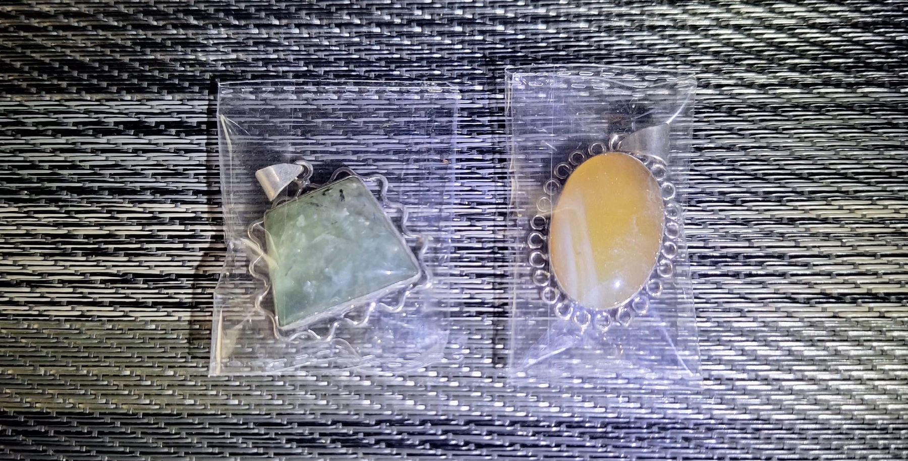 Ciondoli: a vendre pendentif  – Nuovo e nell'imballaggio originale da Estavayer-le-Lac venduto da dor_q6y8