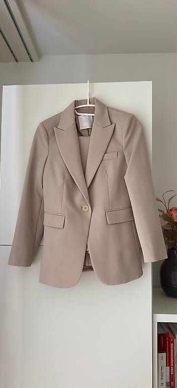 Completi & Tailleur: Anzugsset Mango in Grösse 32 in Beige – Usato da Steffisburg venduto da mde_sf5x