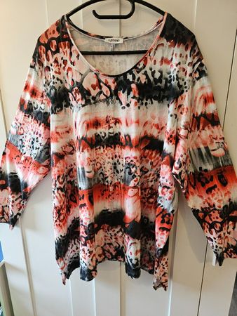 Schönes Damen Langarmshirt von KjBRAND, Gr. 52 PlusSize