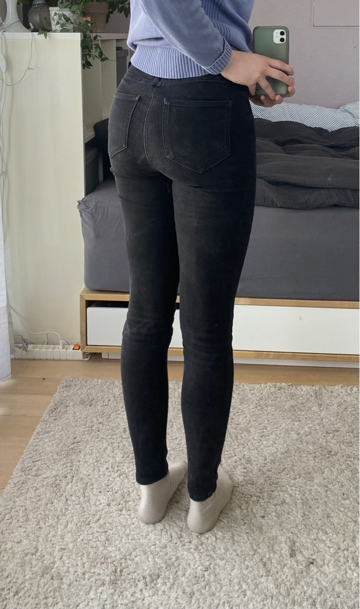 Jeans: schwarze Jeans – Usato da Huttwil venduto da mandala123 1