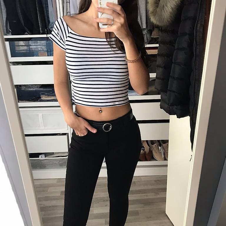 T-shirt: H&M Cropped Shirt – Usato da Hochdorf venduto da Franciscochico 2