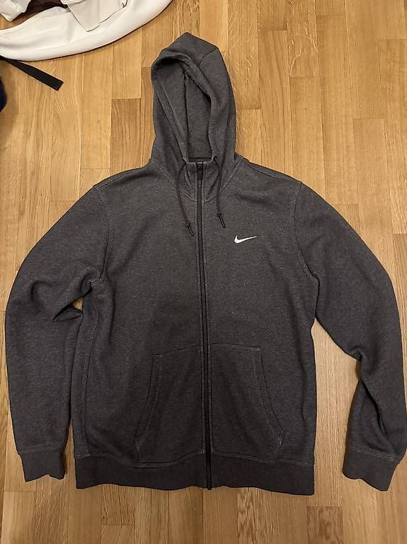 Jacken: Zip à capuche Nike gris – Gebraucht aus Morges von bir_9rsr 1