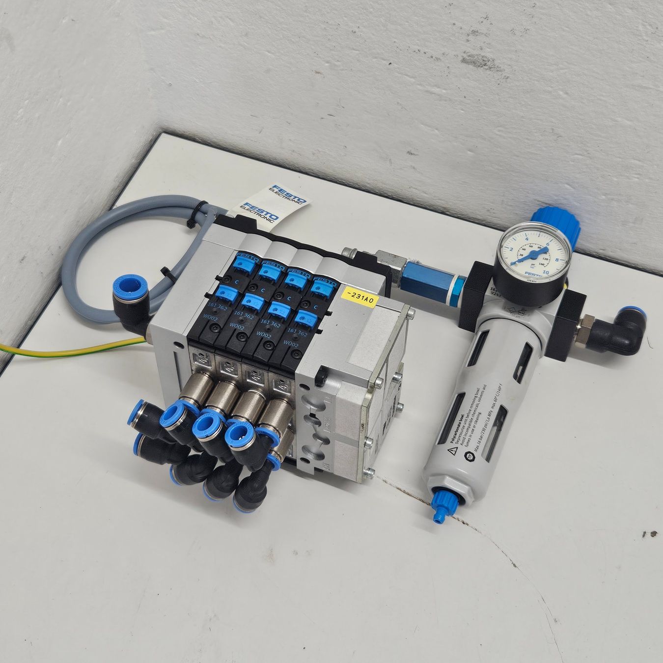 Festo Elektronikbauteile: Festo CPV-14-GE-MP-4 mit LFR-D-7-MINI – Gebraucht aus Niederdorf von LeptonAG