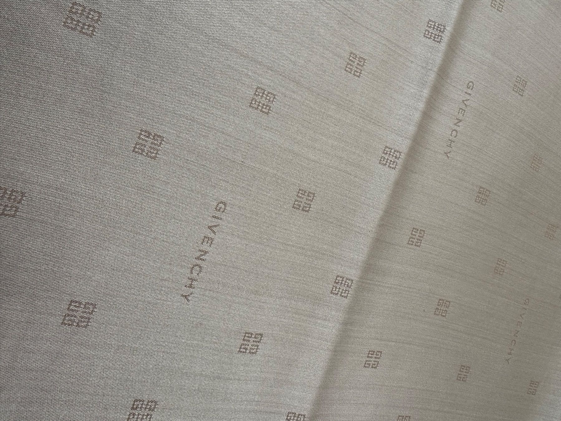 Givenchy Foulards, Tücher & Schals: Givenchy sciarpa – Neu und originalverpackt aus Pregassona von Reluxuryspace 6