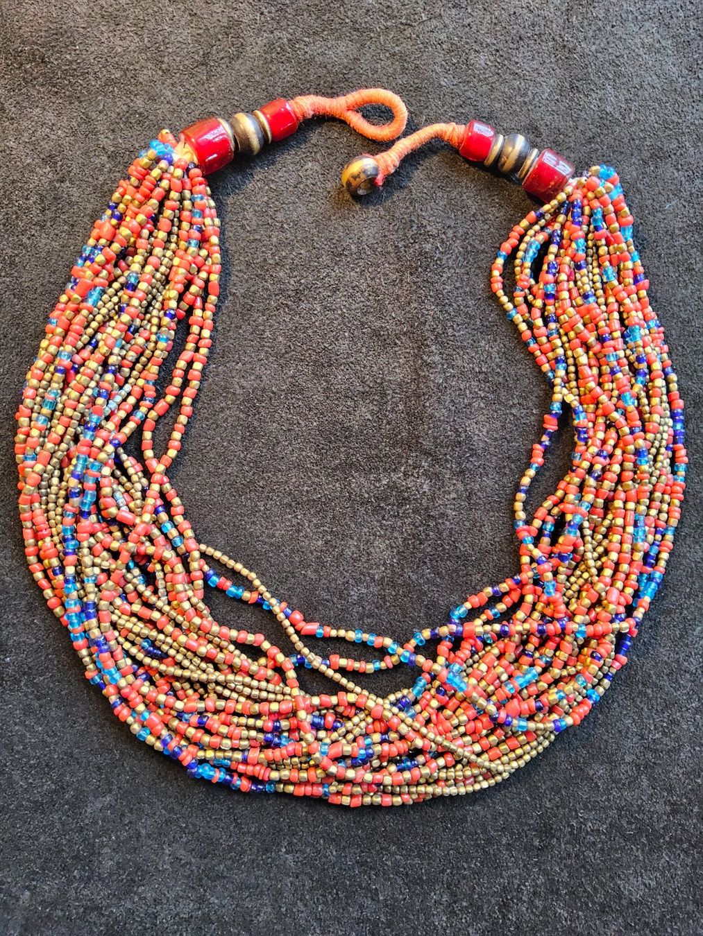 Catenine: Vintage 27strängiges BOHO Perlchen Collier – Usato da Zürich venduto da SciTec 7