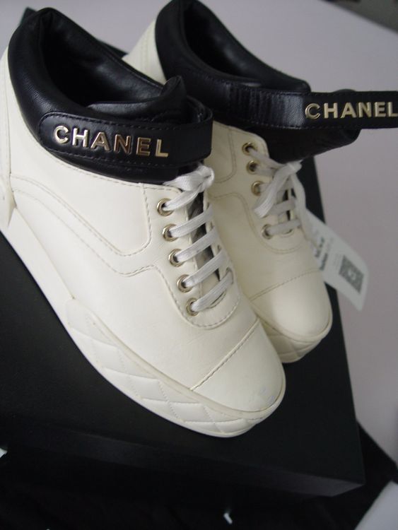 Chanel Damenschuhe: Chanel Sneaker Gr. 37.5 – Zeitlose Eleganz für den Frühling! – Gebraucht aus Dietikon von your-2nd-chance 1
