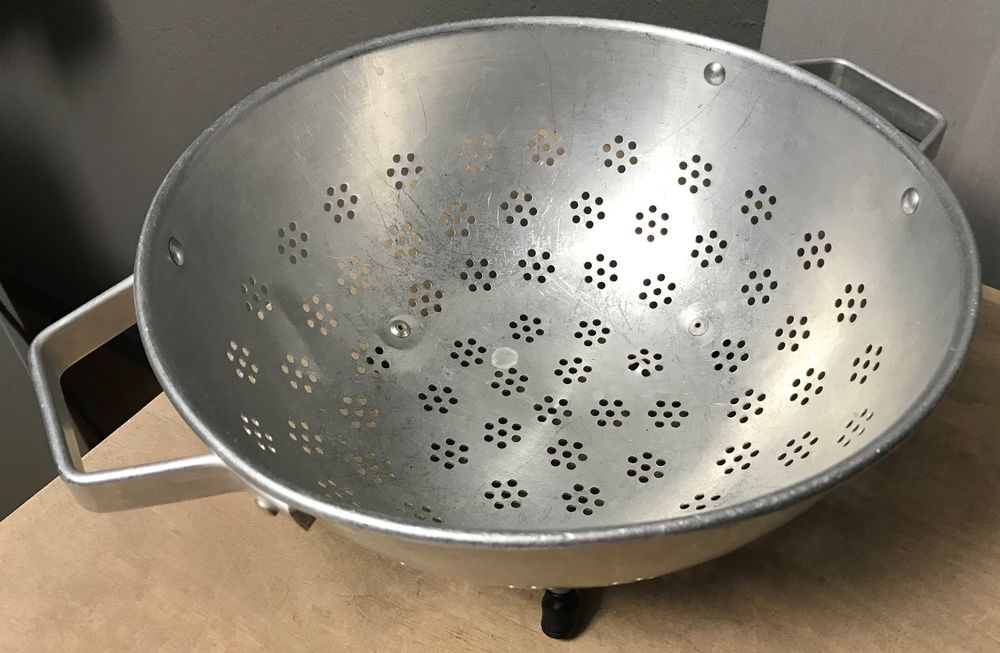 Alu Löcherbecken Löchersieb Salatsieb vintage alt 25 cm (Gebraucht) in ...