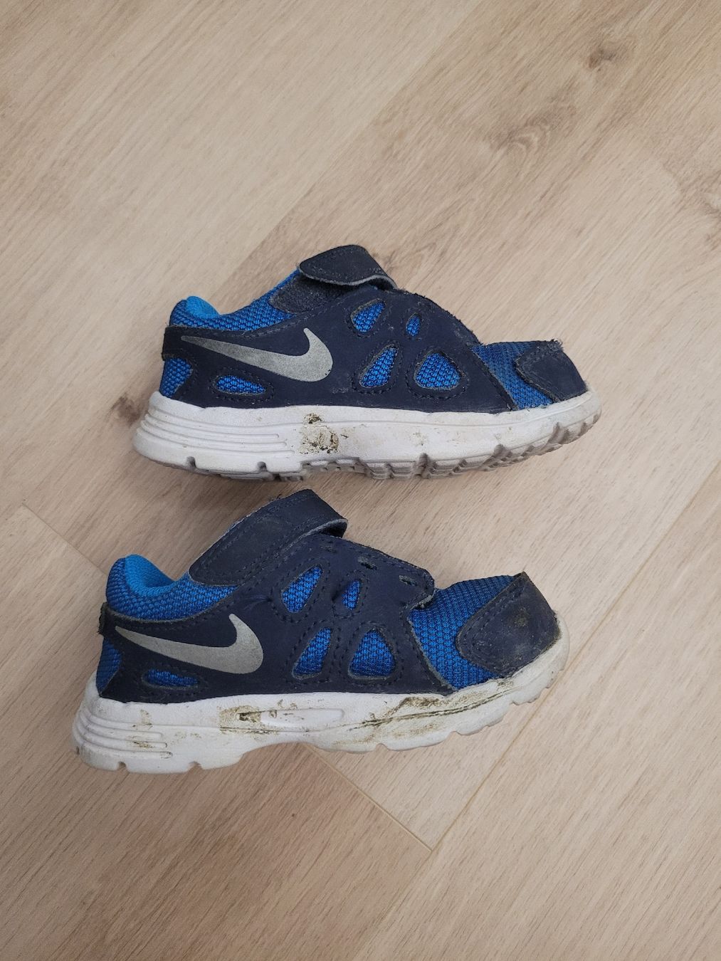 Scarpe per ragazzi: schuhe nike Grösse 22 – Usato da Lupsingen venduto da sta_wgg5 3
