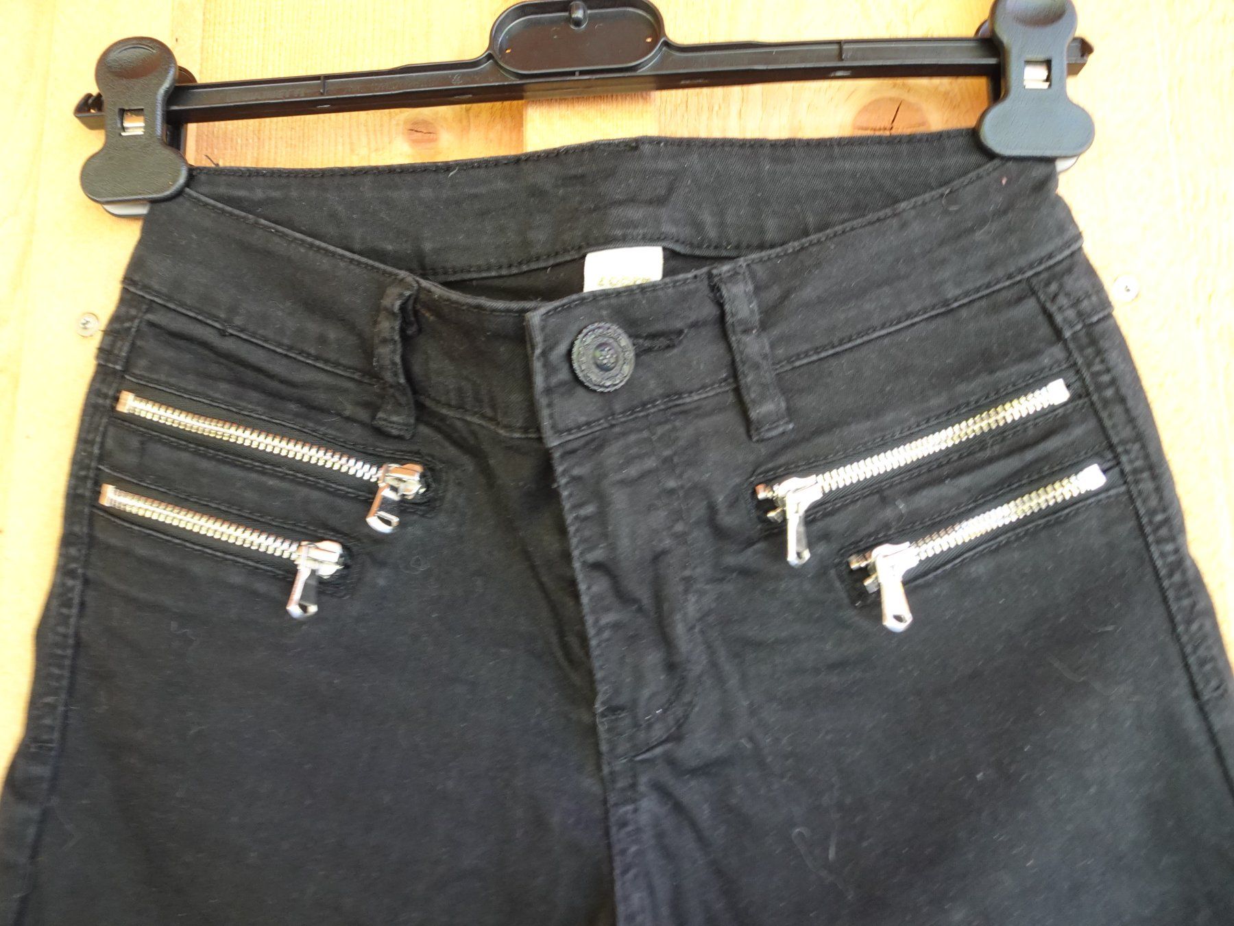 Zebra Pantaloni: Uni schwarze Stretch Hose von Zebra Gr. 34 oder XS - 221038 – Usato da Küssnacht am Rigi venduto da Good4Deckeli 1
