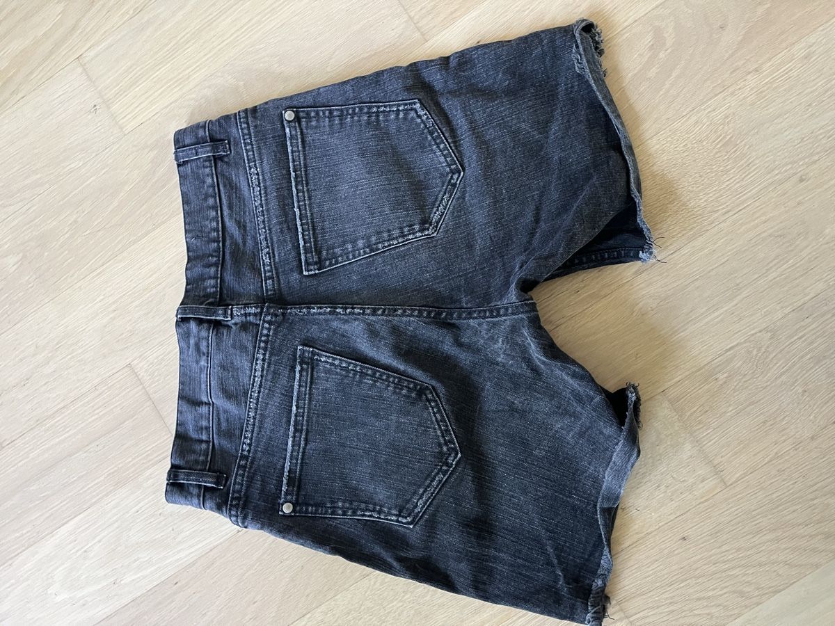 H&M Jeans: H&M Shorts Gr. 28 – Nuovo (secondo la descrizione) da Wetzikon ZH venduto da ev2_yg2g 1