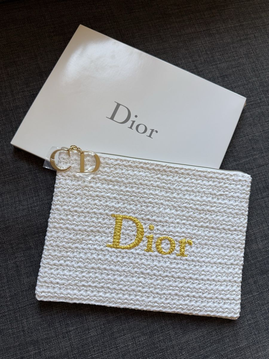 Dior Borse: Dior Beauty White Summer Raffia Pouch – Nuovo e nell'imballaggio originale da Luzern venduto da sas_r89l
