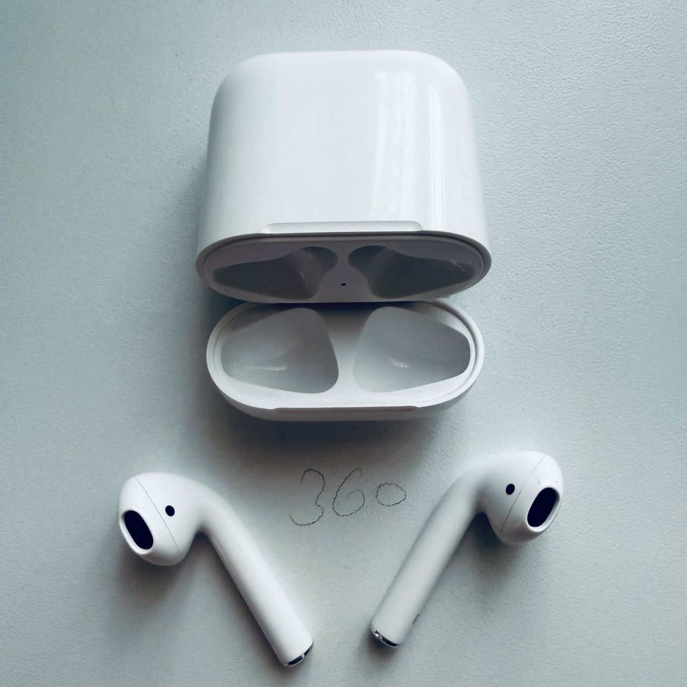 Apple Cuffie: Original Apple AirPods 2 Gen. Wireless Kopfhörer & Case – Usato da Basel venduto da MY.AIRPODS.SHOP 1
