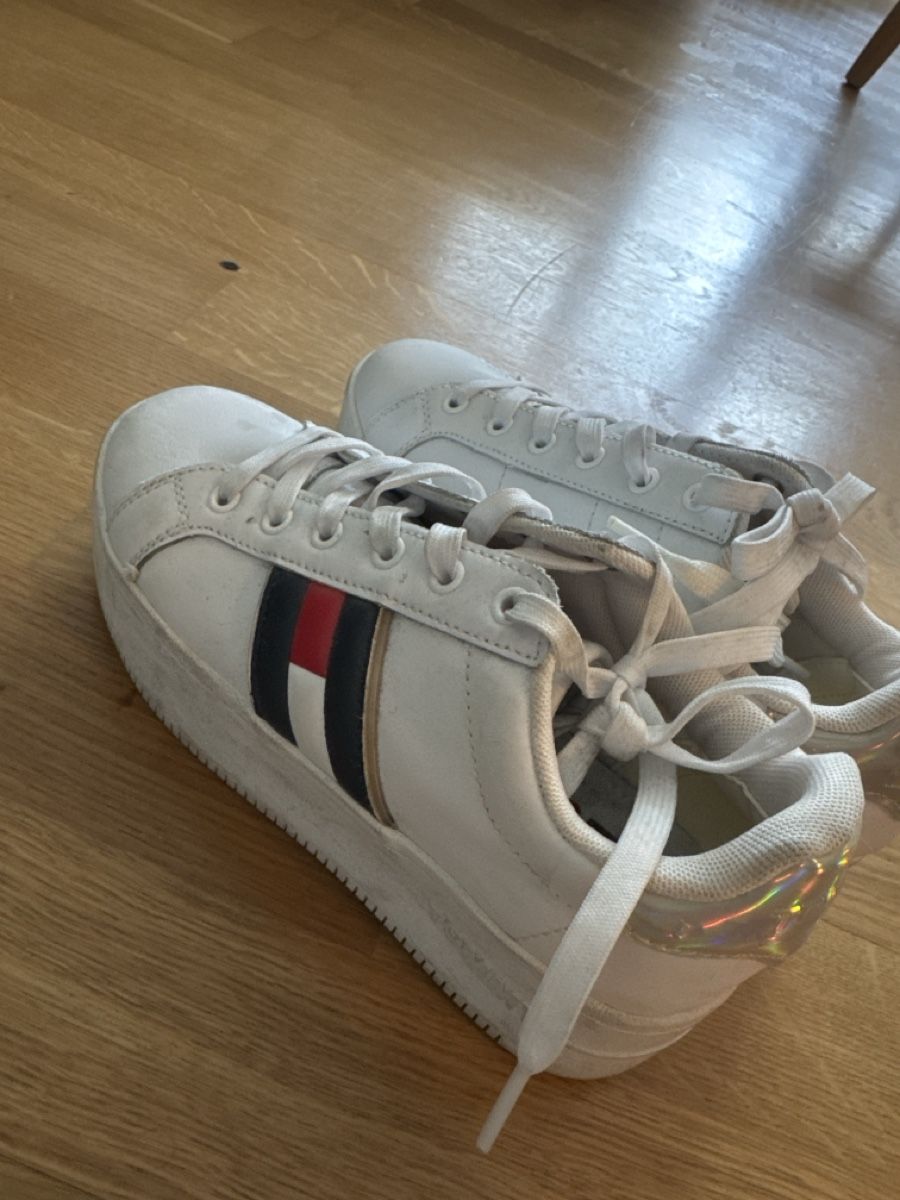 Tommy Hilfiger Scarpe da donna: Tommy Hilfiger White Platform Sneakers - Size eu 36 – Nuovo (secondo la descrizione) da Zürich venduto da queennn 3