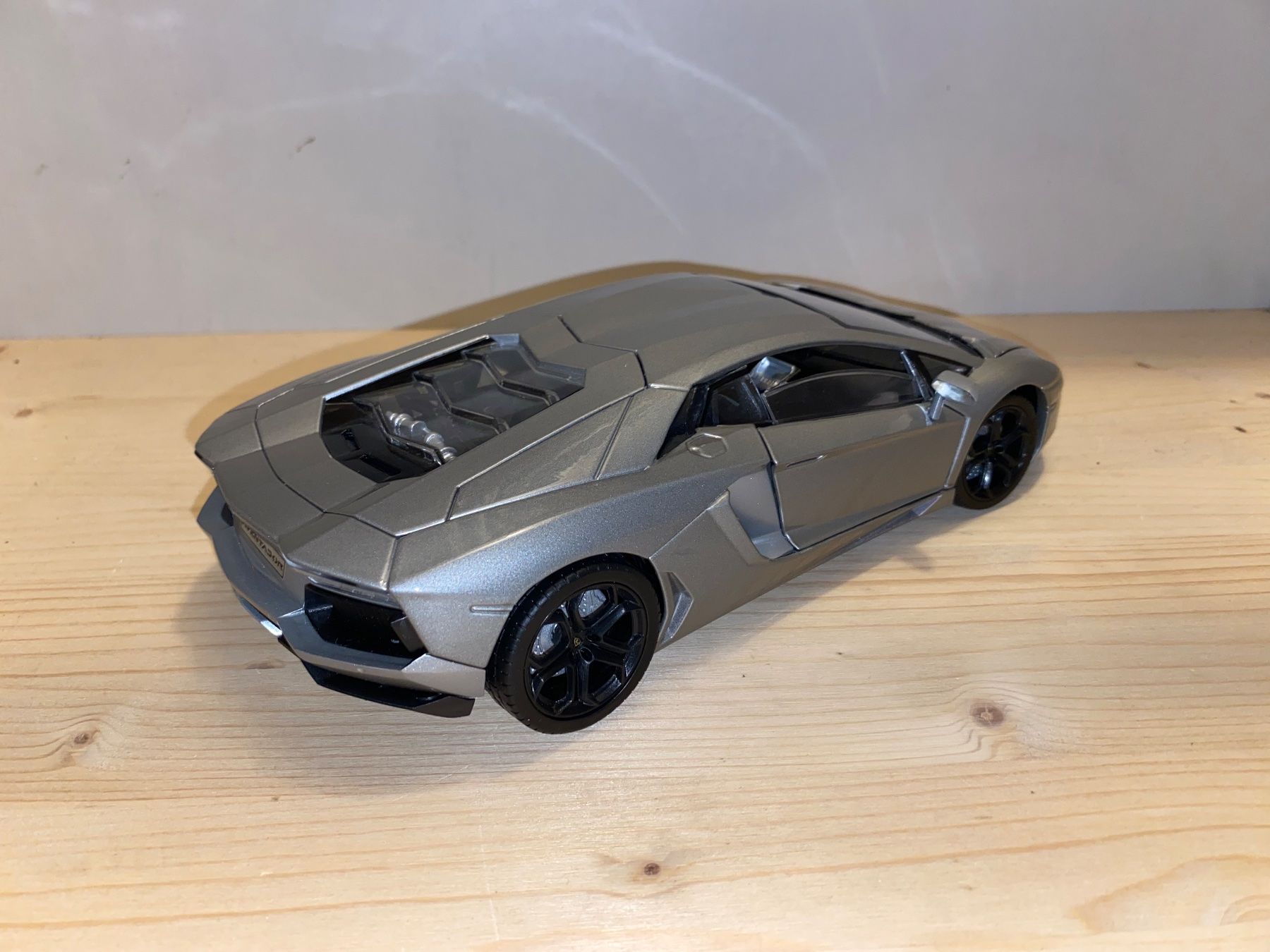 Lamborghini Modellini d'auto: Lamborghini Aventador 1/18 – Usato da Wohlen AG venduto da PrivatSammlung 3