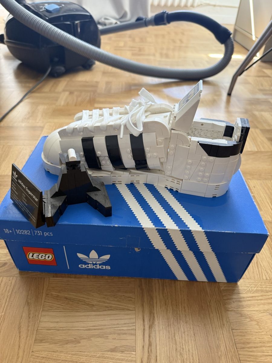 Lego Kit di costruzioni: Adidas Superstar Aus Lego – Usato da Solothurn venduto da EmanuelKummer 1