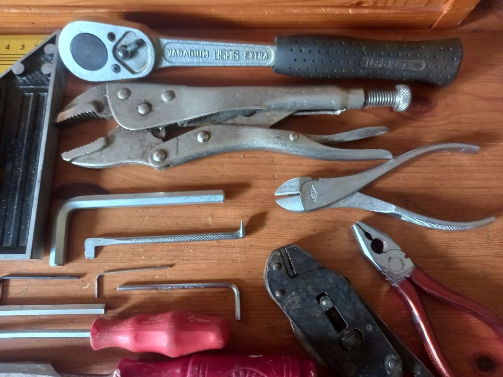 LOT WERKZEUG, TEILS ANTIK UND SPEZIELL | Kaufen auf Ricardo