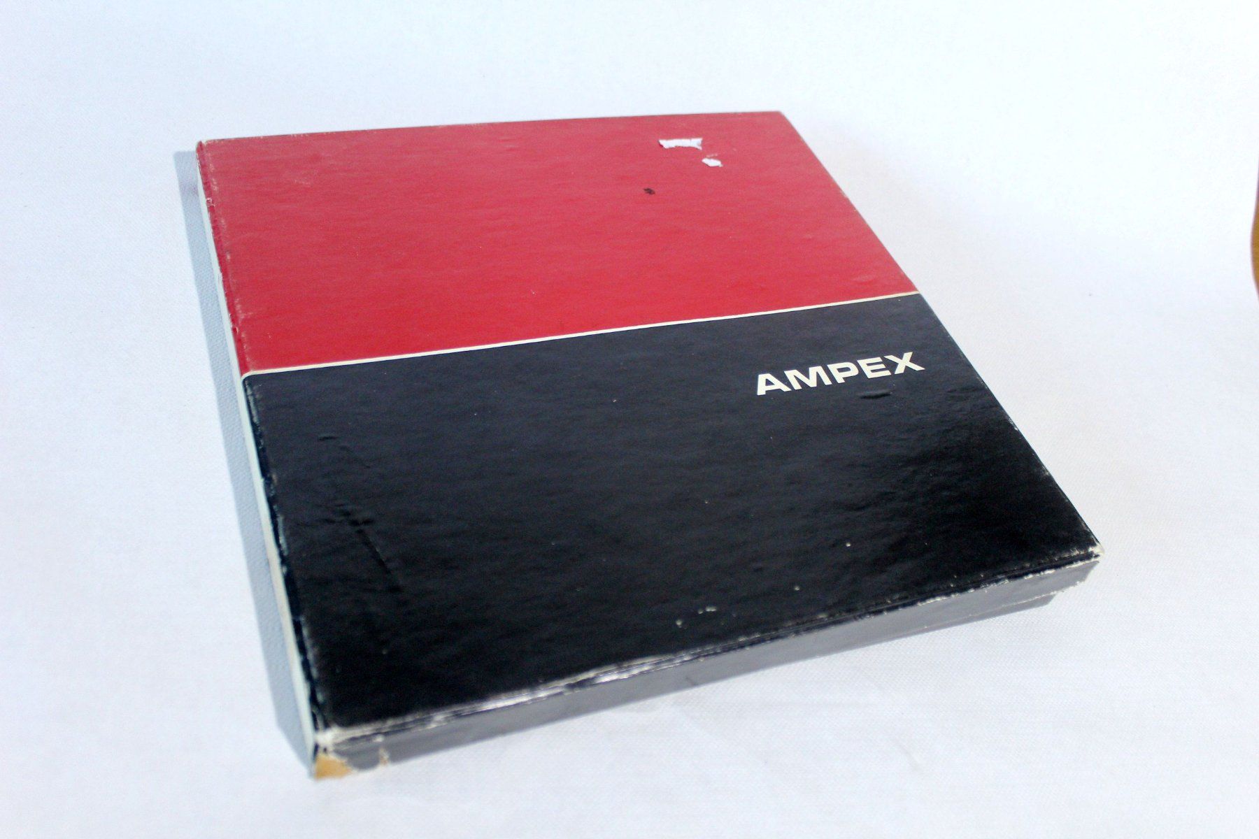 Ampex Bandmaschinen: AMPEX - 265 mm. silberne Aluminiumspulen, originaler Karton – Gebraucht aus Bern von kultiges 7