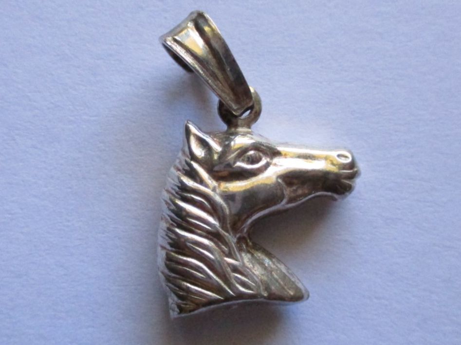 Ciondoli: Petit pendentif tête de cheval argent 925 – Usato da La Sarraz venduto da vic_v6kz 2