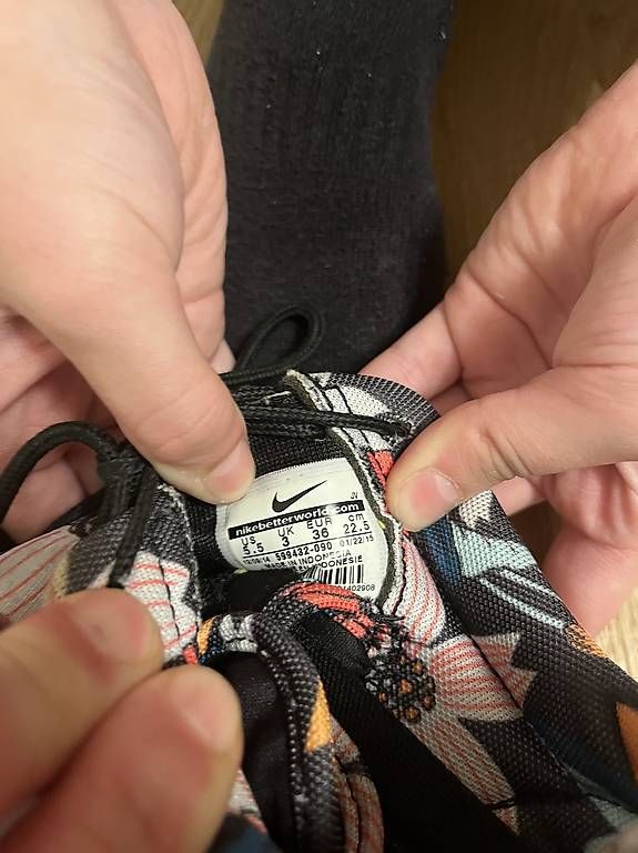 Nike Scarpe per ragazze: Nike Turnschuh mit Blumenmuster Grösse 36 – Usato da Altdorf UR venduto da Jenny13 2