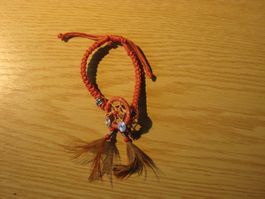 Armband mit Federn