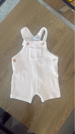 Baby Latzhose Primigi beige Grösse 68 neuwertig