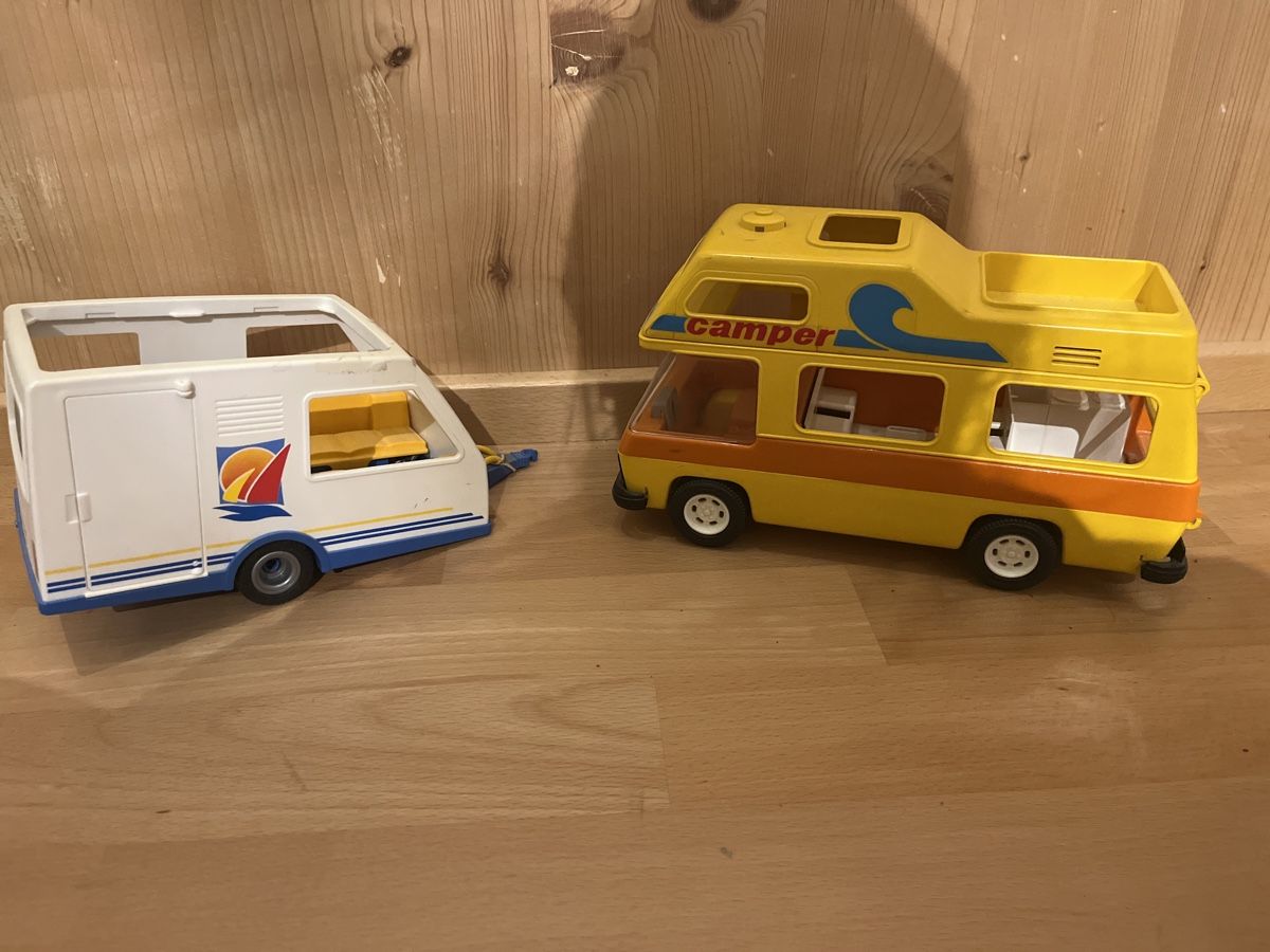 Playmobil Spielzeuge: Playmobil Camper und Anhänger – Gebraucht aus Weesen von