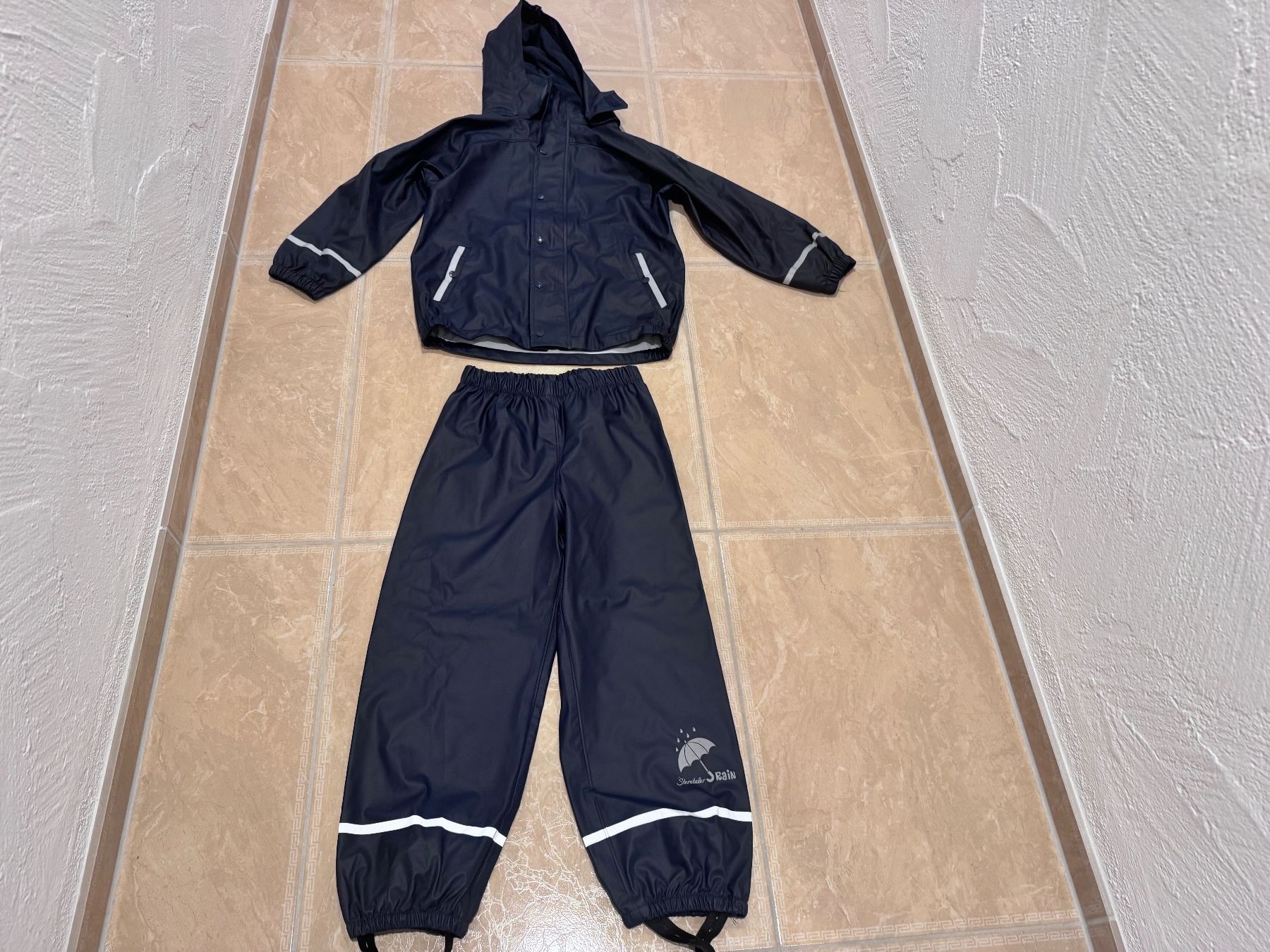Lotti & Set di vestiti: Sterntaler NWT Regenanzug, 7J 122 – Nuovo (secondo la descrizione) da Klingnau venduto da Markus14