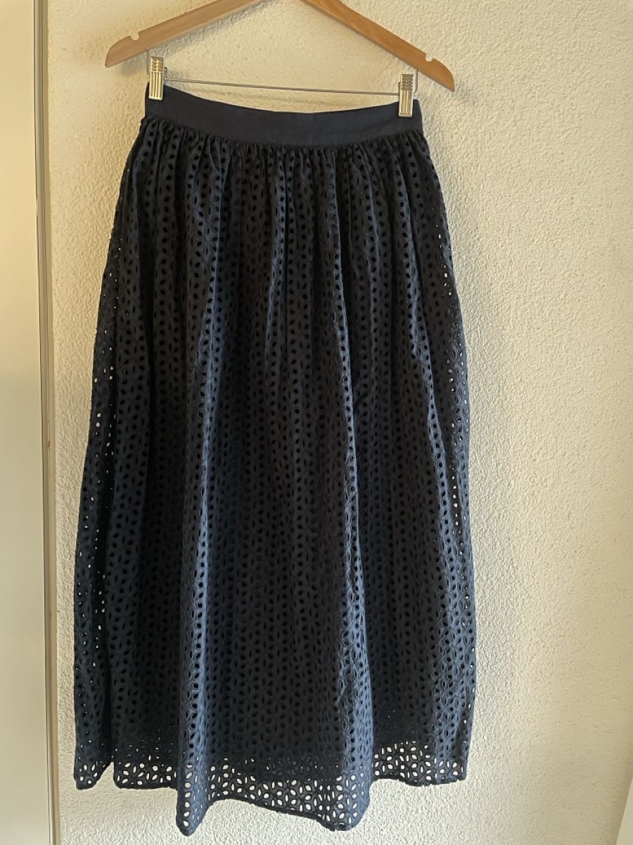 H&M Jupes: Rock dunkelblau Lochmuster Grösse 38 – Neuf (Voir description) à Dallenwil par nay_2mht