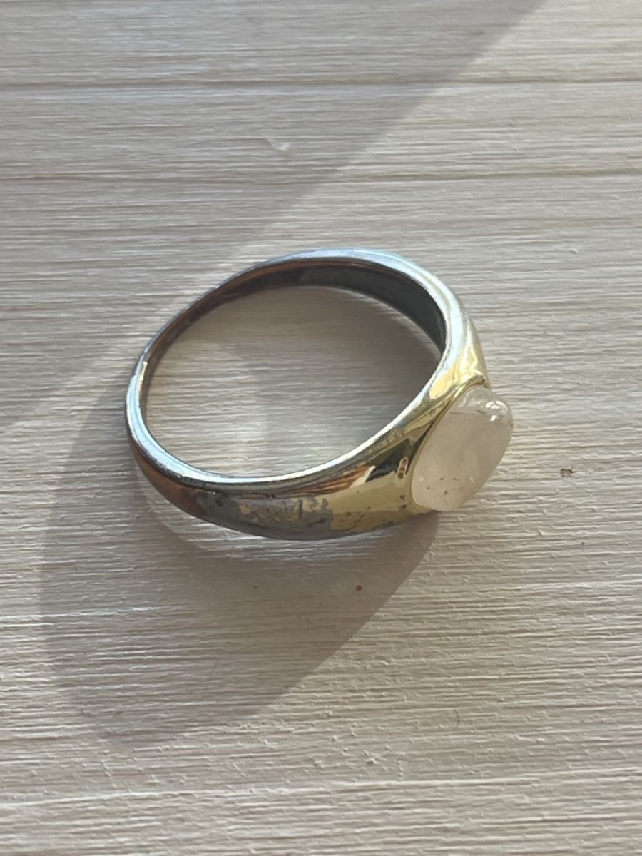 Bagues: Three-Tone Metal Ring with Oval Stone Setting Used – D'occasion à Hinwil par vki_z6jk 1