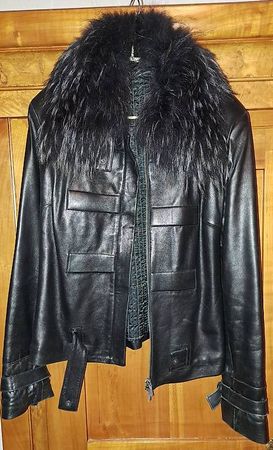 Elegant-sportliche Damen Lederjacke MANEBO abzugeben