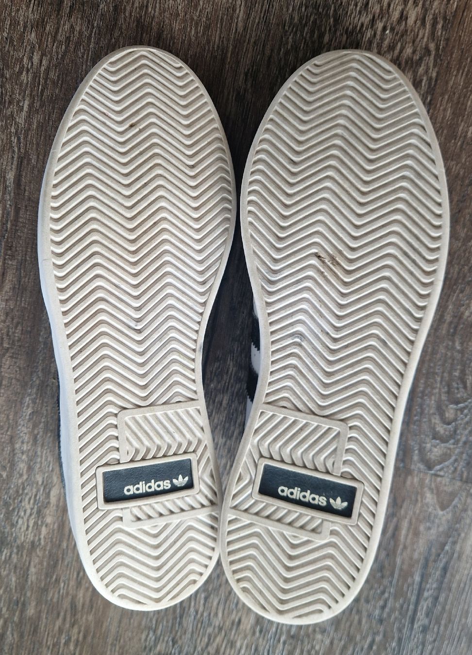 Adidas Scarpe da uomo: Adidas Sneaker Weiss Schwarz Grösse 40.5  – Usato da Frutigen venduto da zurbrueggli 3