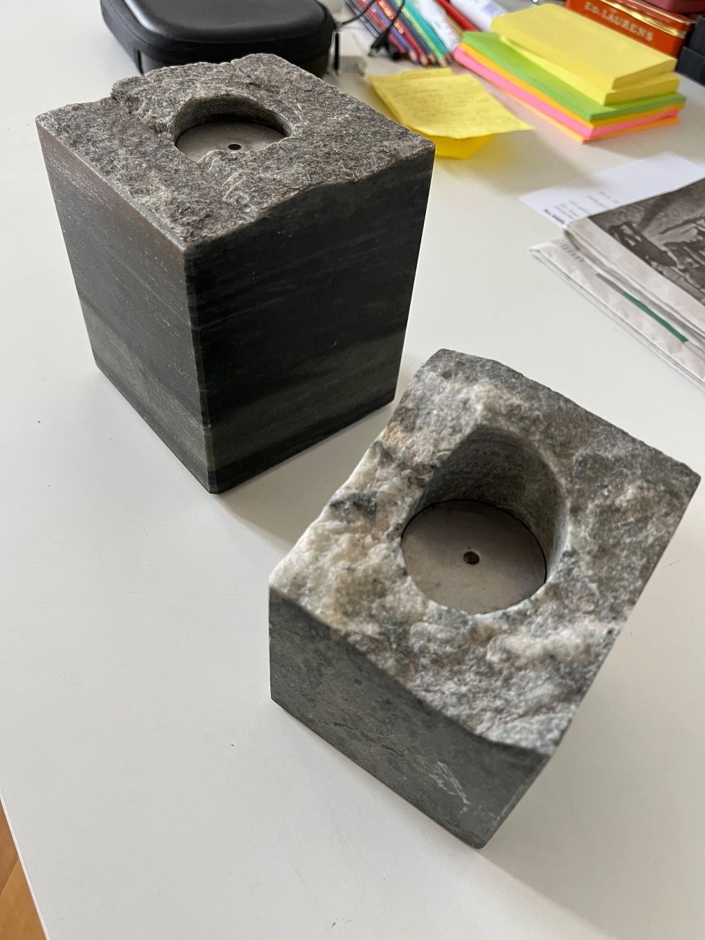 Portacandele: 2 Kerzenhalter aus Stein/Granit – Nuovo (secondo la descrizione) da Bern venduto da The_One_Salesman 1
