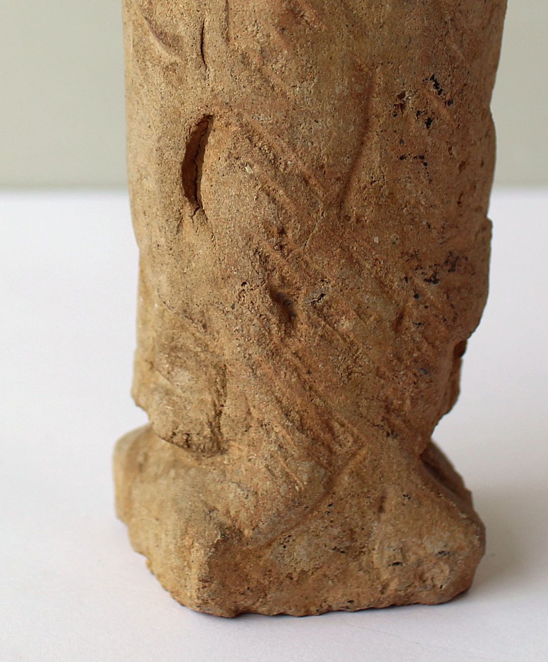 Statuette: Religiöse handgeschnitzte gotische Figur Paulus Sandstein – Usato da Zürich venduto da Auctionata 8