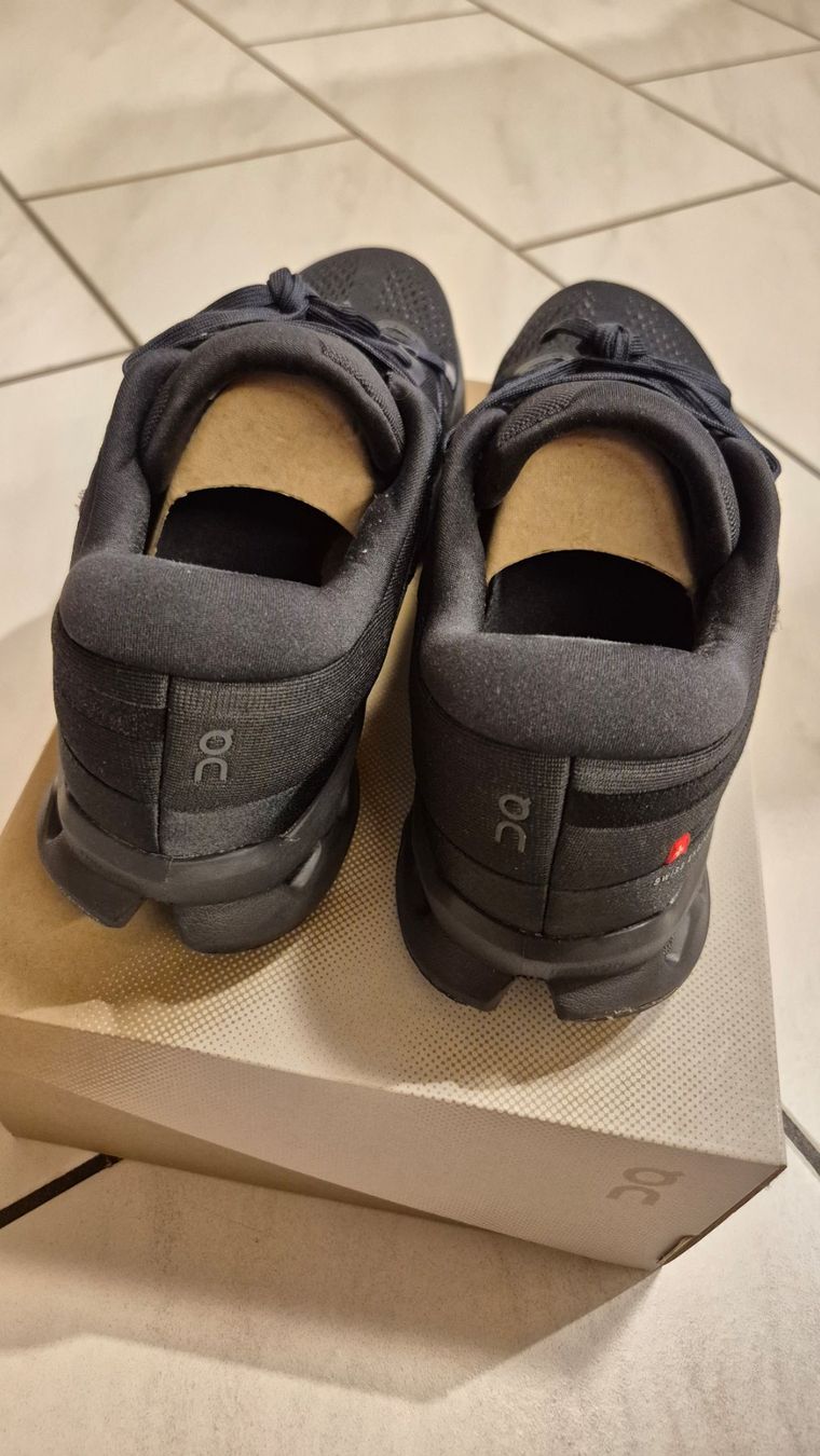 On Scarpe da uomo: ON Cloudsurfer 2 Trailrunning Schuh Gr. 45 Black / Schwarz – Usato da Diessenhofen venduto da Danielrathky 1