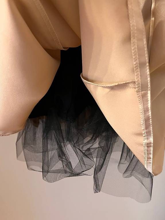 Vestiti: Vendo abito festivo beige  – Usato da Jona venduto da sen_vd8v 2