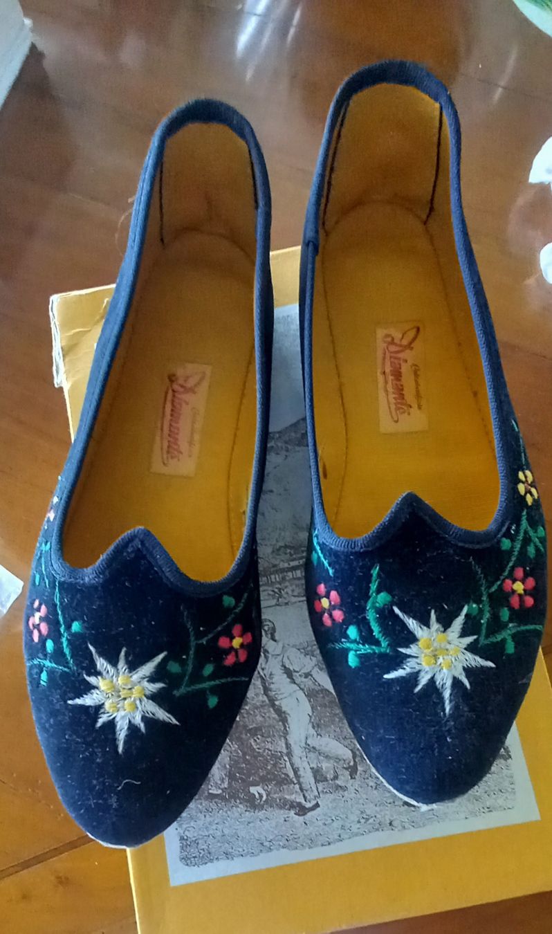 Damenschuhe: Ballerines NOIRES, feutrées avec  broderies taille 38 – Neu (gemäss Beschreibung) aus La Chaux-de-Fonds von Boutique333