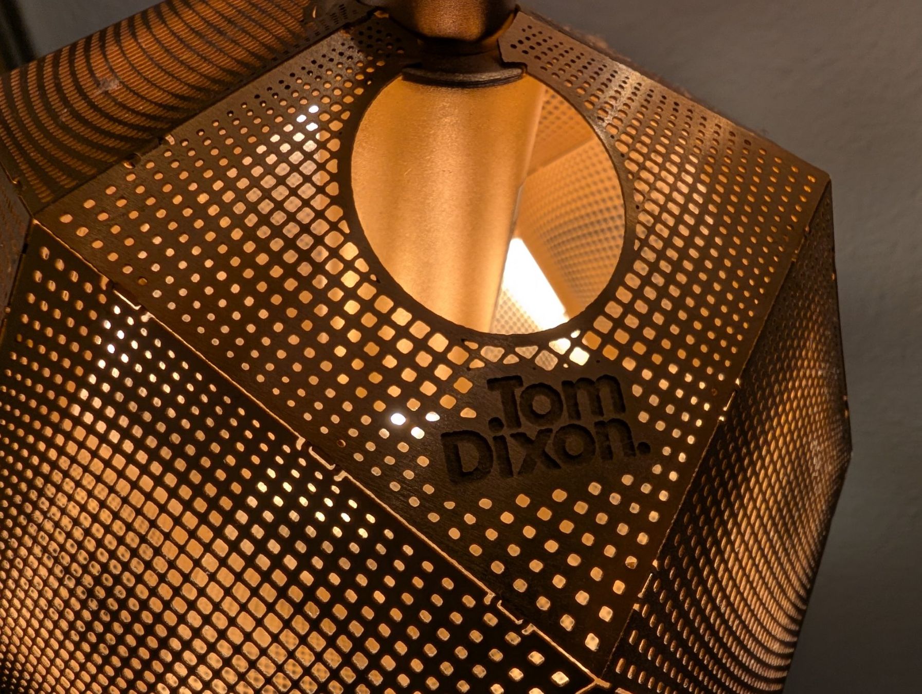 Tom Dixon Lampadari & plafoniere: TOM DIXON Etch mini Chandelier Copper – Usato da Rotkreuz venduto da CRLNSC 7