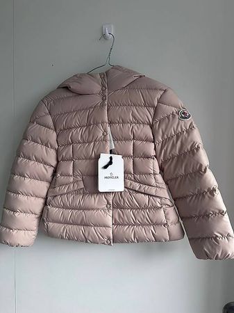 Doudoune Moncler pour fille, taille 8 ans (130 cm).